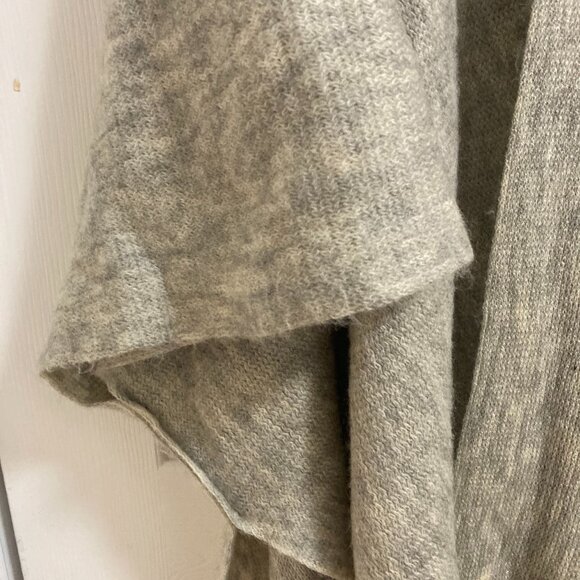 NEW Vince Camuto Grey Poncho/Ruana - Picture 6 of 6